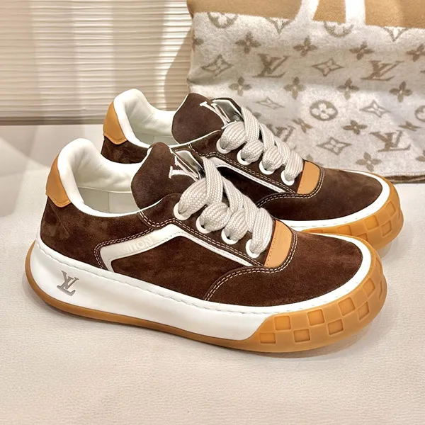 【上品で万能な一品】ルイヴィトン 偽物 LV ティルテッド スニーカー 1AJ766