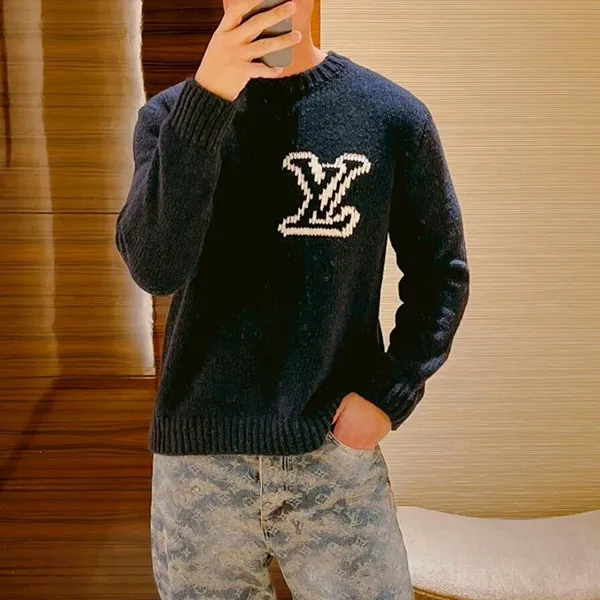 お早めに★【上品でモダンなロゴ使い】ルイヴィトン クールネックセーター 偽物 LV インターシャ クルーネック 1AJAYX