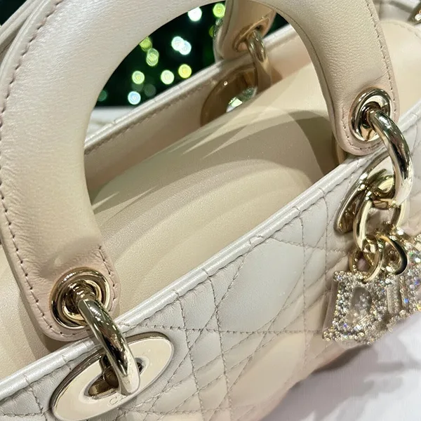 最新で絶対欲しい!【グラデーションで個性光る】ディオール Lady D-Joy バッグ スモール M0613OQDI