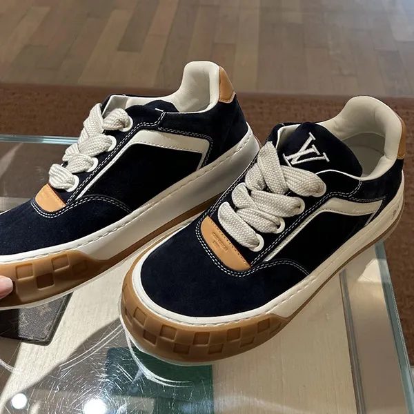 【上品で万能な一品】ルイヴィトン 偽物 LV ティルテッド スニーカー 1AJ766