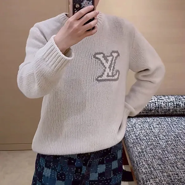 お早めに★【上品でモダンなロゴ使い】ルイヴィトン クールネックセーター 偽物 LV インターシャ クルーネック 1AJAYX