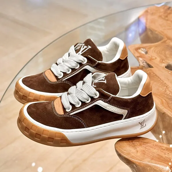【上品で万能な一品】ルイヴィトン 偽物 LV ティルテッド スニーカー 1AJ766