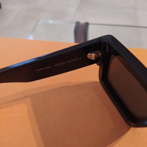 ルイヴィトン サングラス《CLASH》ブラック ロゴ Z1579E