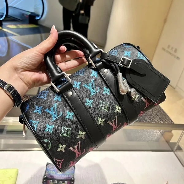完売必至！【カラフルなグラデ】ルイヴィトン キーポル 偽物 ショルダーバック M13935