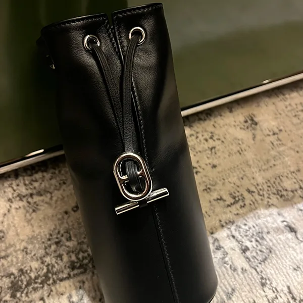 【日常に彩りを】エルメス ポーチ エルメスチーク H085148C