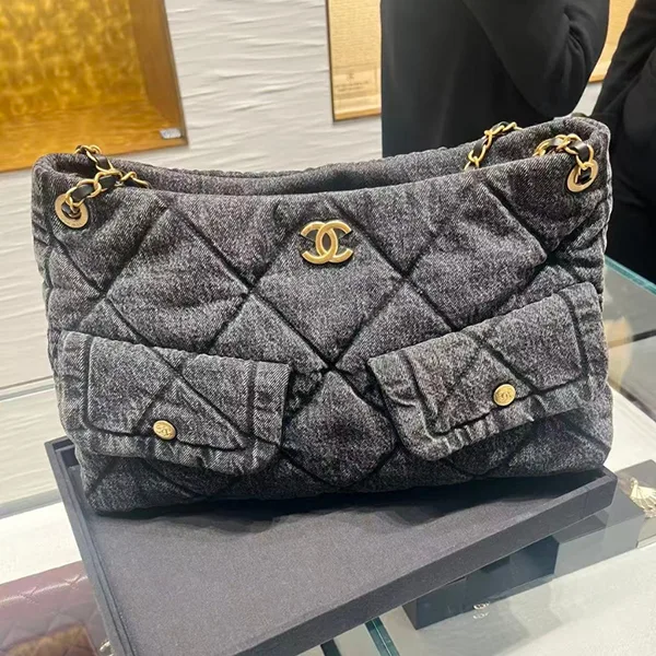 たっぷりサイズ☆シャネル デニムショッピングバッグ AS5740