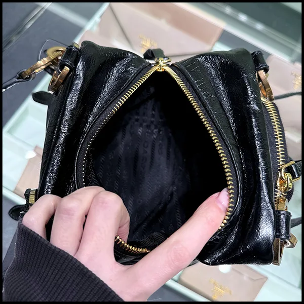 プラダ Dangle Mini レザー ショルダーバッグ pd2601161
