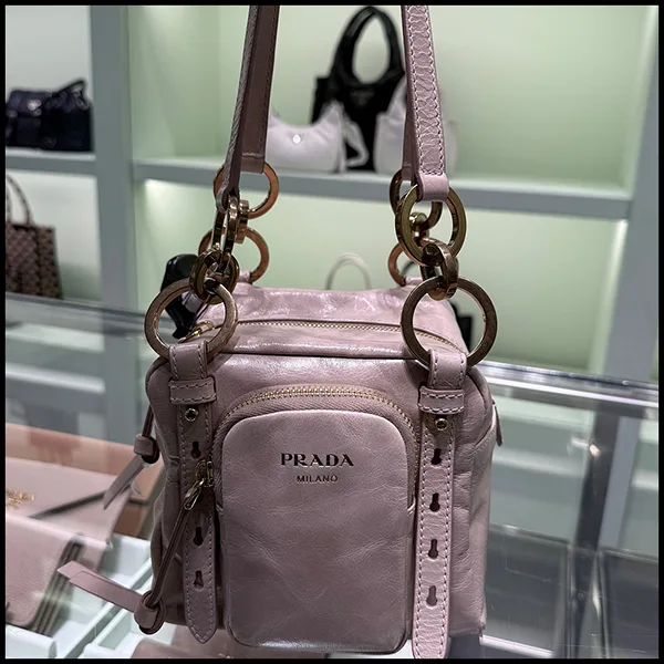 プラダ Dangle Mini レザー ショルダーバッグ pd2601161