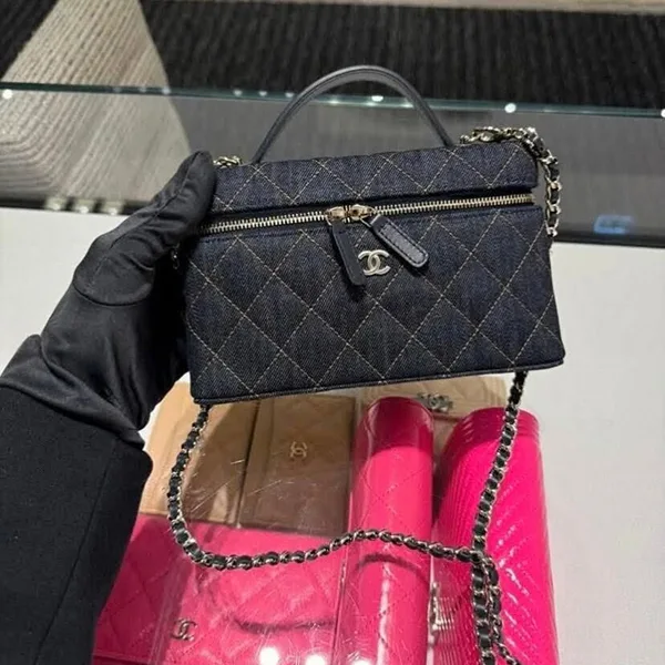 口コミで高評価!♡待望のデニム素材【シャネル】2way バニティバッグ AP4385 B23492 U7663
