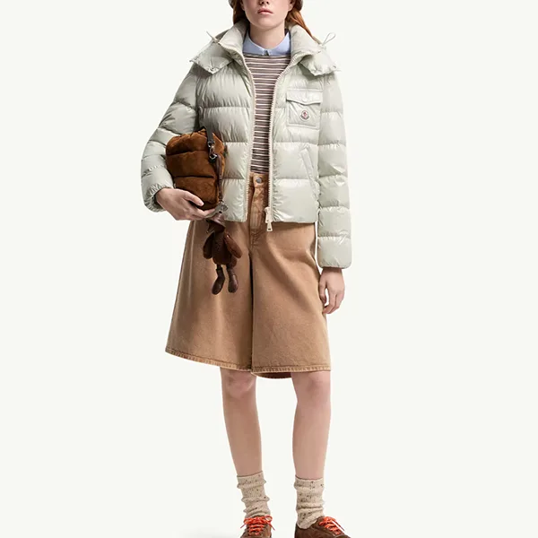 海外限定色*モンクレール Andro ショートダウンジャケット レディース J10931A00002597EU
