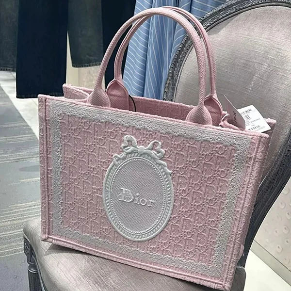 【ディオール】BookTote ストラップ付きバッグ ミディアム M1354PEHS