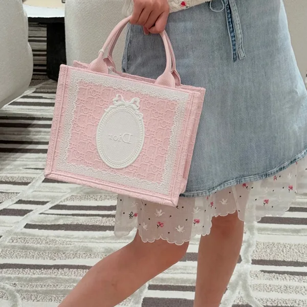 【ディオール】BookTote ストラップ付きバッグ ミディアム M1354PEHS