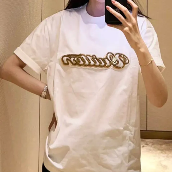 【華やかロゴ】ルイヴィトン エンべリッシュド シグネチャーTシャツ コピー 1AJTYX