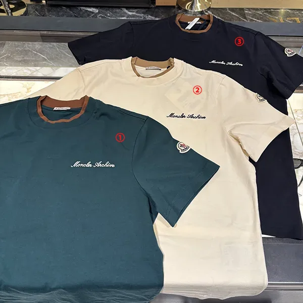 【モンクレール】ダブルネック&刺しゅうロゴTシャツ L10918C0001589AYY742