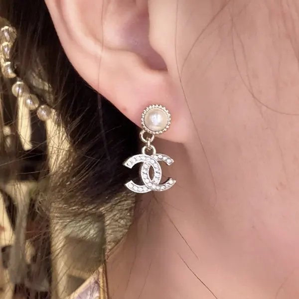 シャネル ロゴパールピアス スーパーコピー ABE547