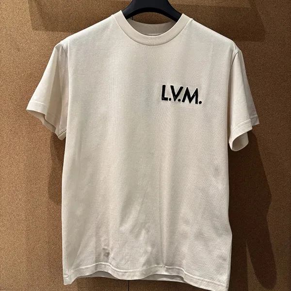 超人気【胸元にアクセントの刺繍♪】ルイヴィトン コピー★エンブロイダリー シグネチャーTシャツ 1AJVQS