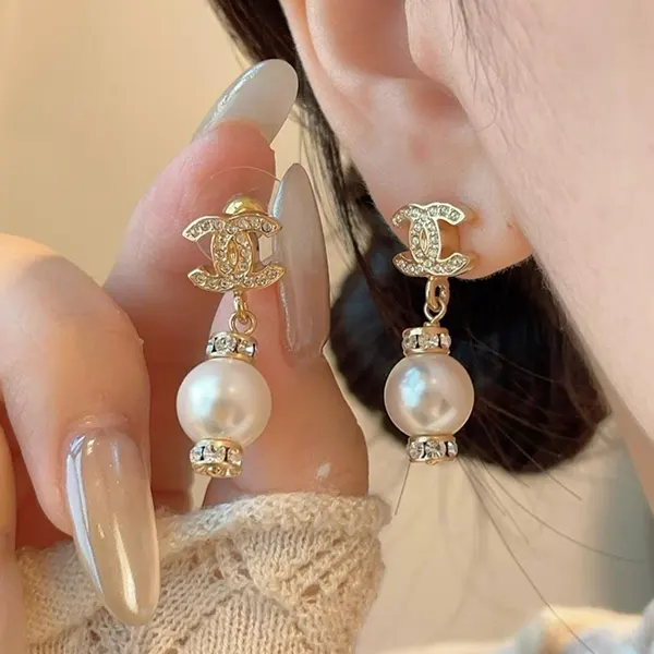 おすすめシャネル ピアス 偽物 ビジューパール ABH557 B24355 UA065