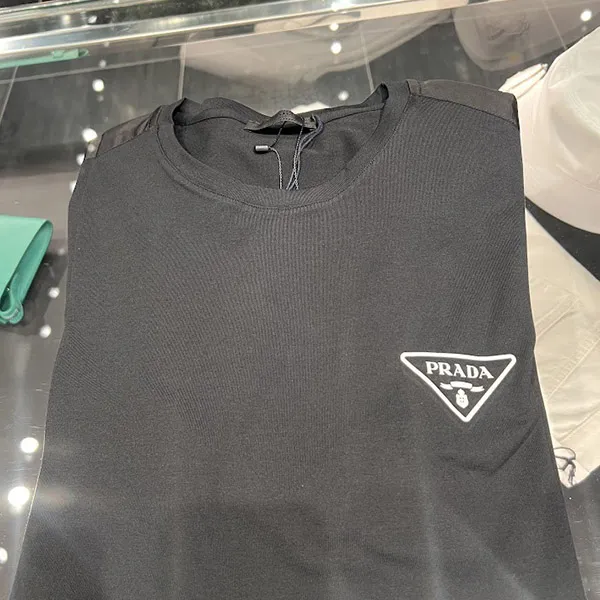 プラダ UJN880トライアングルロゴTシャツ 各色