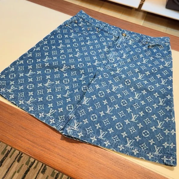 今期抑えたい一品★ ルイヴィトン モノグラムデニムショーツ コピー 1AJBJ