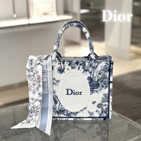 【美×実用性】ディオール Book Tote ストラップ付きバッグ ミニ S5584PEQM_M928