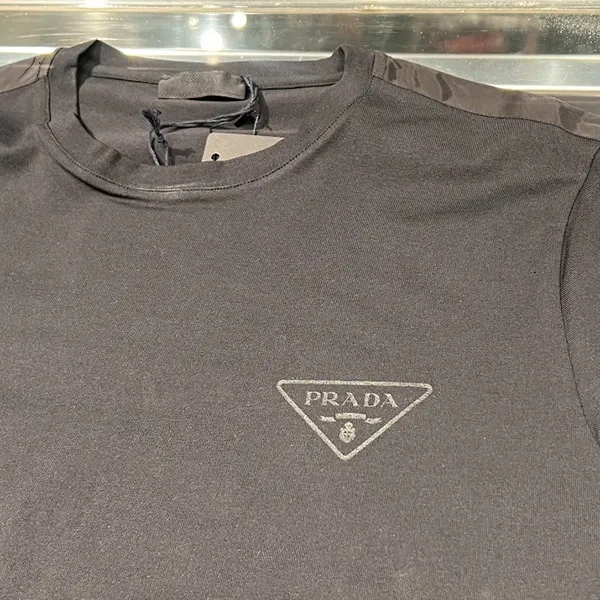 プラダ UJN880トライアングルロゴTシャツ 各色