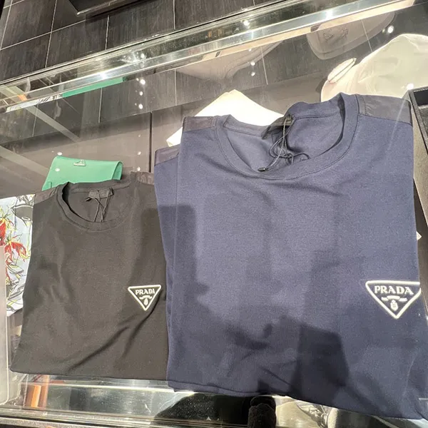 プラダ UJN880トライアングルロゴTシャツ 各色