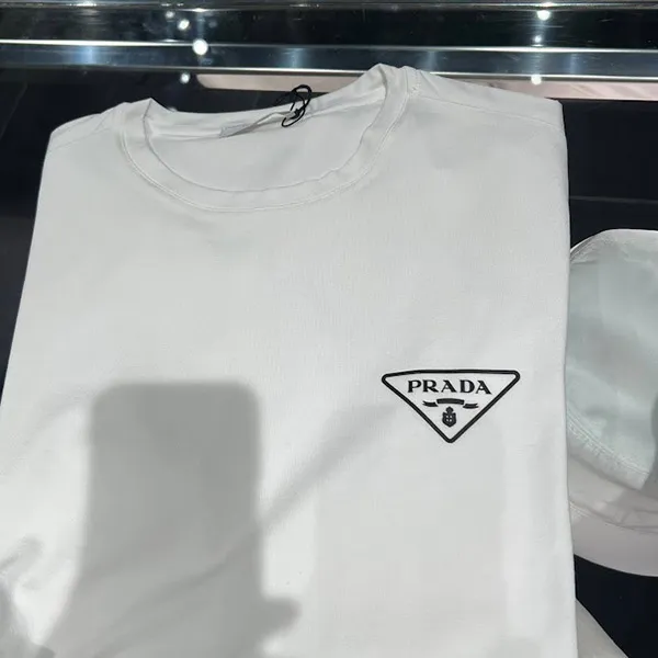 プラダ UJN880トライアングルロゴTシャツ 各色