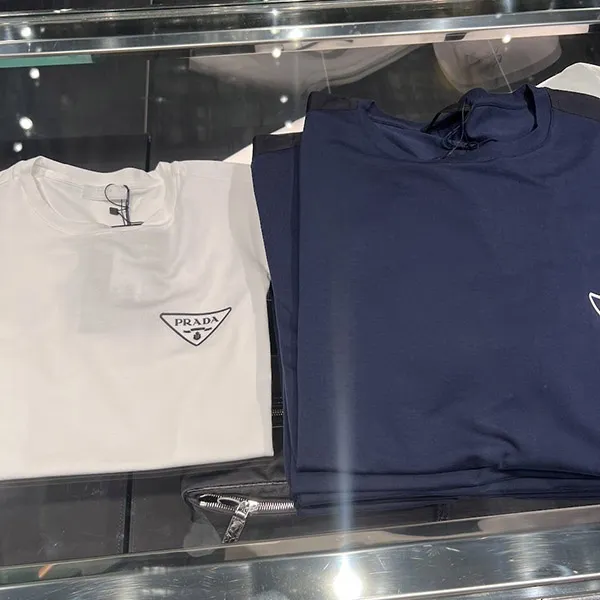 プラダ UJN880トライアングルロゴTシャツ 各色