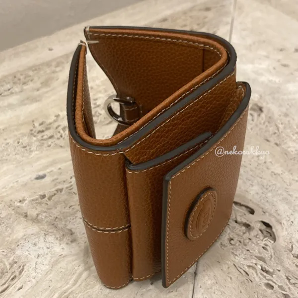トッズ＊Wallet レザー 三つ折りウォレット スーパーコピー XAWDBNB2000
