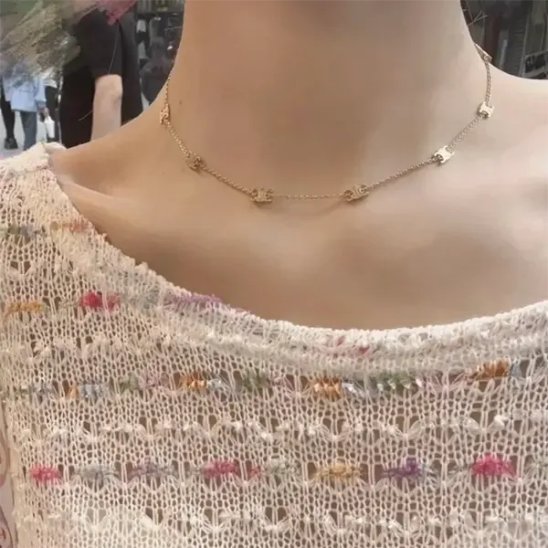 【セリーヌ】ミニトリオンフ ネックレス スーパーコピー ゴールド 460MS6BRA.35OR