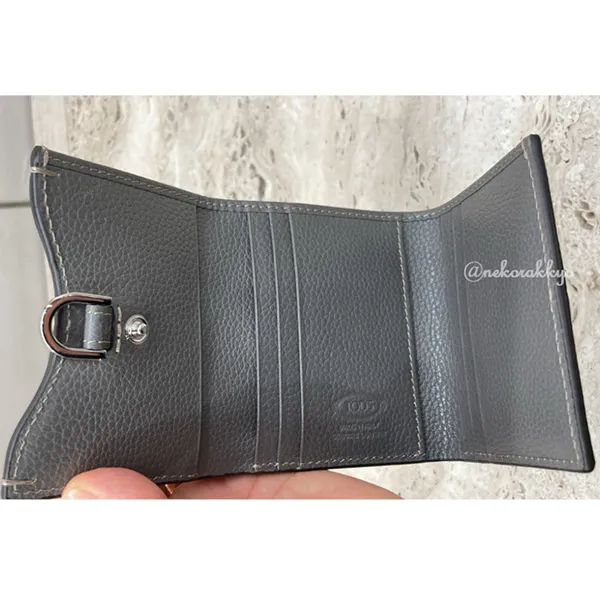 トッズ＊Wallet レザー 三つ折りウォレット スーパーコピー XAWDBNB2000