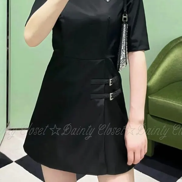 プラダ Re‐Nylon ミニワンピース レザーストラップ付き 230714_1WQ8_F0002_S_OOO