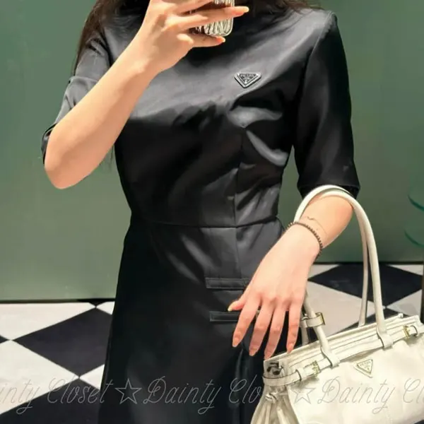 プラダ Re‐Nylon ミニワンピース レザーストラップ付き 230714_1WQ8_F0002_S_OOO